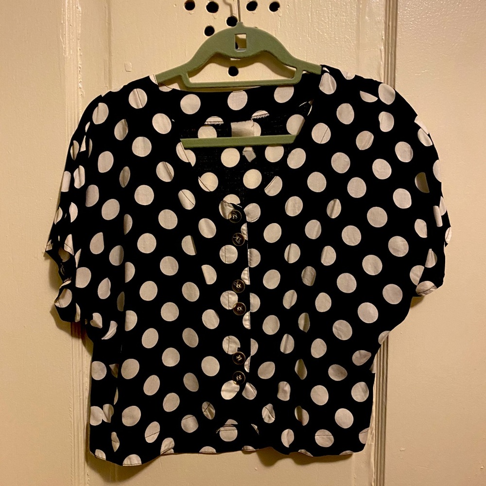 Adorable vintage polka dotted button up!